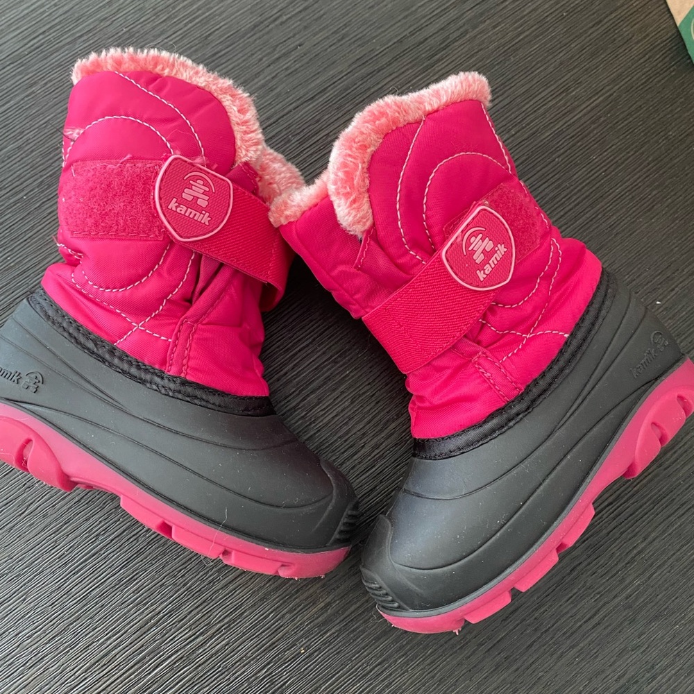 Brand new children snow boots.